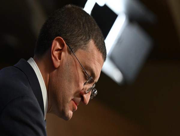  Senior Lib quits front bench to back voice 'yes' vote 