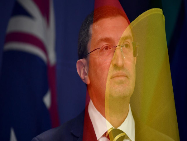  Senior Lib quits front bench to back voice referendum 