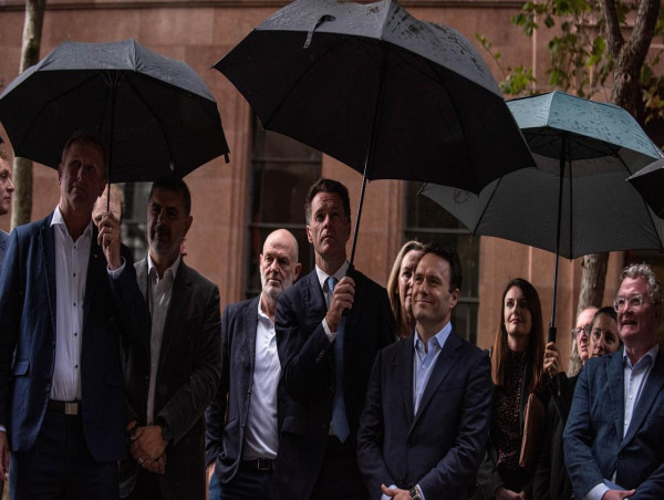  Premier to brave cold alongside business chiefs 