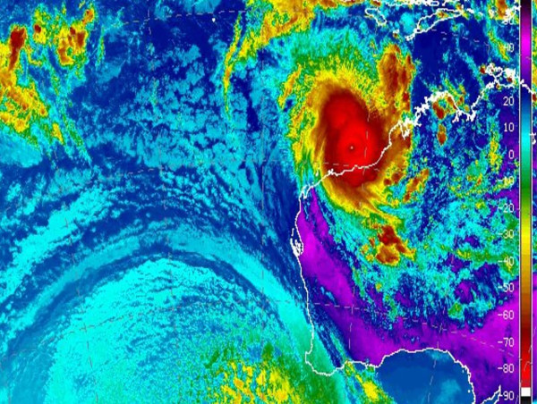  Red alert as dangerous Cyclone Ilsa heads for coast 