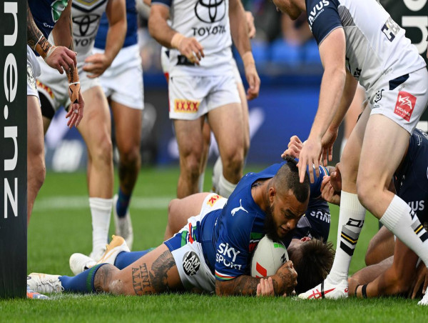  Warriors hold firm to deny Cowboys in scrappy NRL win 