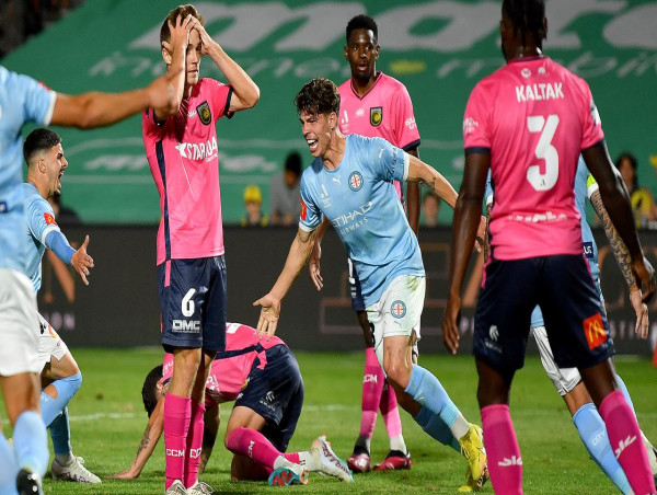 Mariners deny City to keep ALM premiers race alive