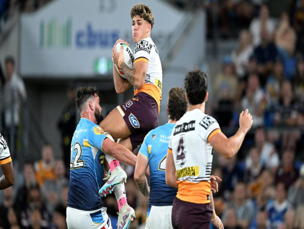  Broncos blitz Titans in Qld derby to hit NRL summit 