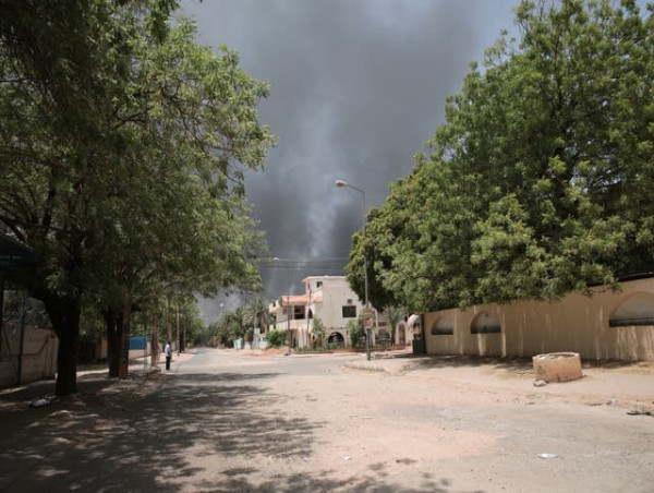  Dozens killed as army and rival group battle for control of Sudan 