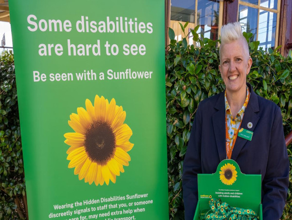  Sunflower lanyard to help those with hidden disability 