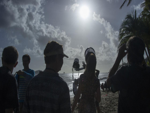  Thousands to witness rare solar eclipse in remote WA 