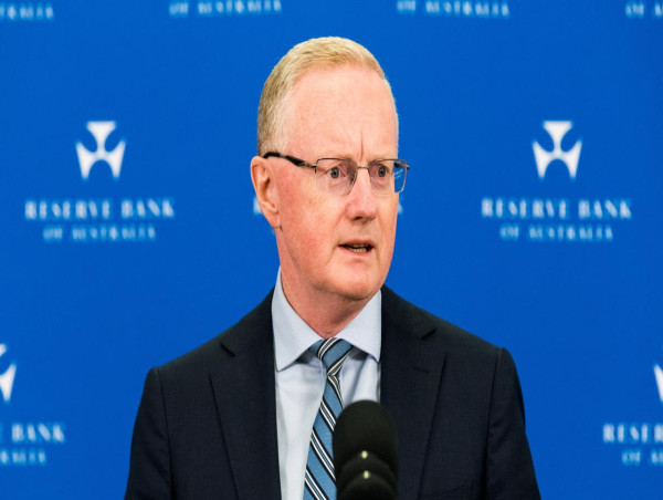  Lowe says he would stay at RBA helm as reforms unfold 