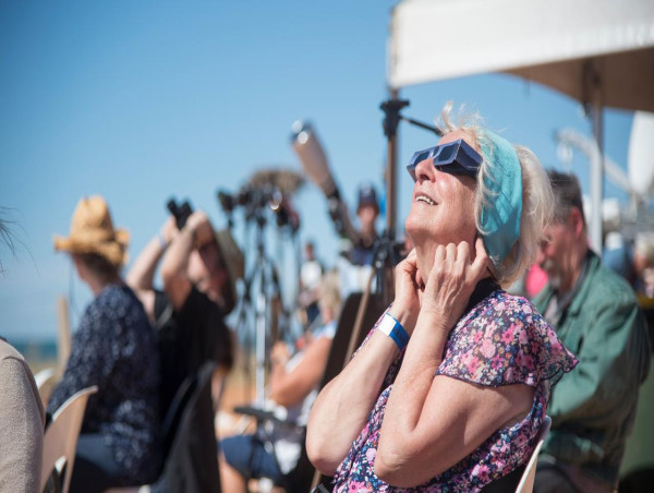  Sky-high emotions as total solar eclipse wows thousands 