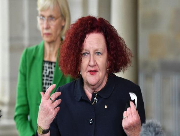  Research grants review urges reduced ministerial input 