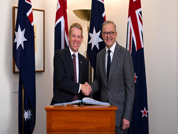  Aussies together! Citizenship opens for Kiwi residents 