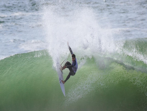 Australian Callum Robson survives at Margaret River Pro