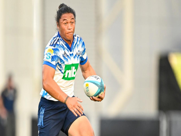 Blues trample Waratahs in Super Rugby at wet Eden Park