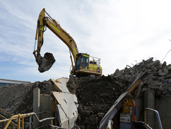  Waste dump wins in stink over environmental suspension 