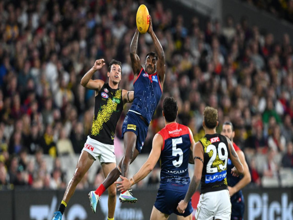  Van Rooyen helps Demons to comeback win over Richmond 