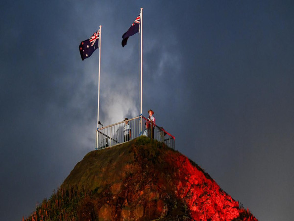 Queenslanders stand shoulder to shoulder for Anzacs
