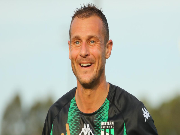  Western Utd's Diamanti calls time on glittering career 