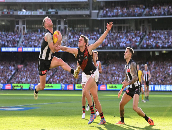  Collingwood run down Essendon in Anzac Day classic 
