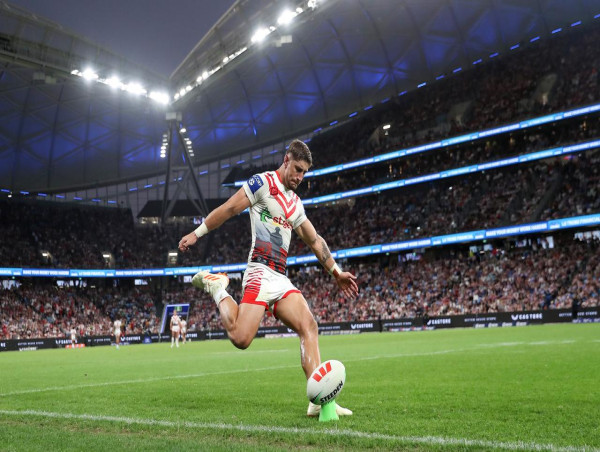  Lomax calls for more security after pitch invader hug 