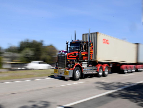  Truck drivers risk losing jobs to self-driving vehicles 