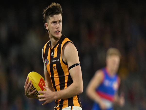  Hawks swing axe with Lewis, debutants to face Bulldogs 