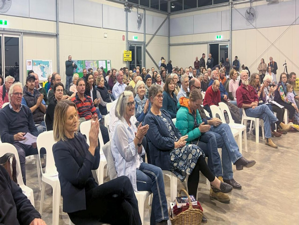  Locals, politicians rally against outback silver mine 