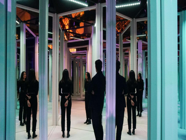 Mesmerising maze of mirrors winding its way back home