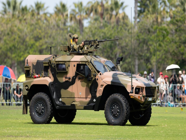  Ukrainians rally in snakeskin for Aussie Hawkei support 