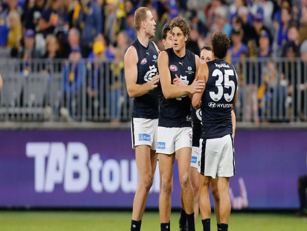  Charlie Curnow boots nine as Blues crush Eagles 