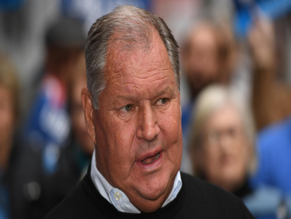  Ex-Melbourne lord mayor loses Order of Australia title 