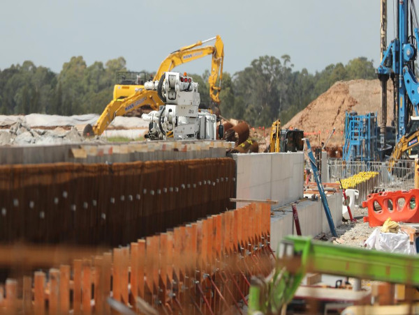 'Clogged' infrastructure projects under spotlight