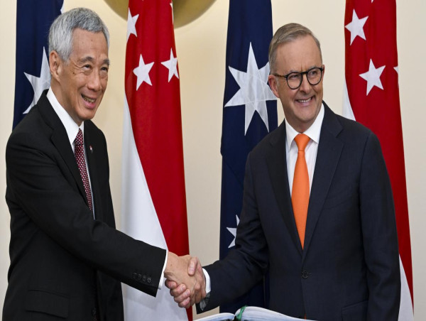 Calls for Australia to help smooth tensions with China 