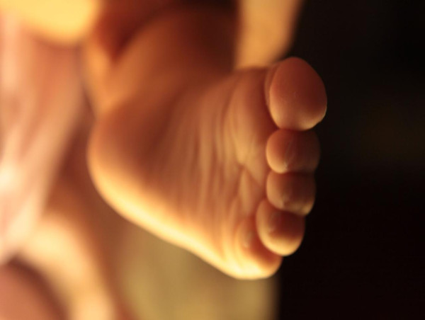 Melbourne midwife suspended over high-risk homebirths
