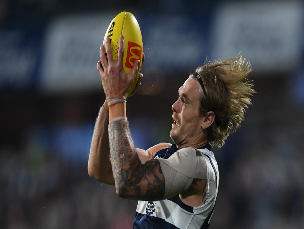  Adelaide could send tagger Keays to Geelong's Stewart 