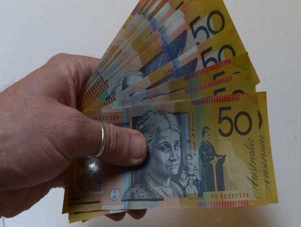  Treasurer calls on banks to give rate rises to savers 
