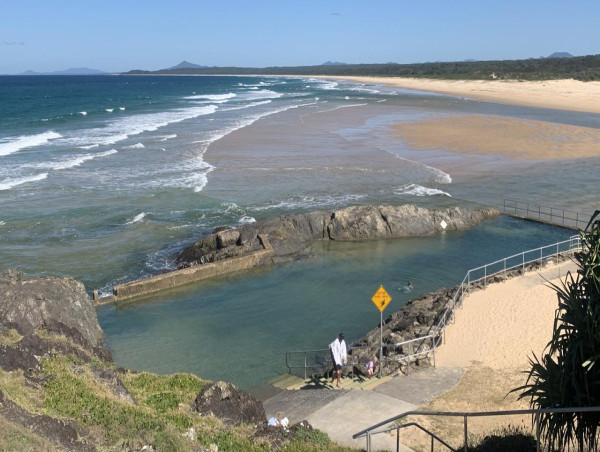  Excavator needed for stinky seaweed stuck in sea pool 