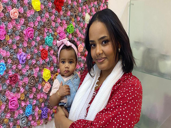  Australian in Sudan told 'no baby passport, no return' 