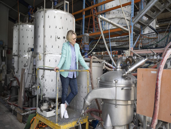  Country roads lead to Australia's technology revolution 