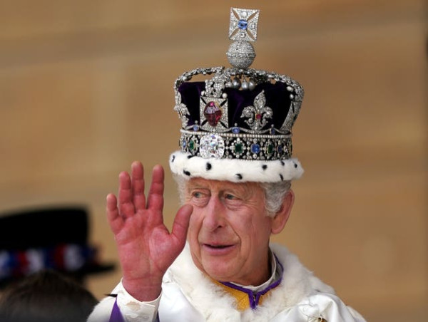  King and Queen receive royal salute and three cheers in Buckingham Palace garden 