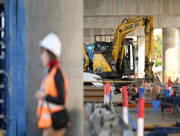  Budget and data to shed light on economic slowdown 