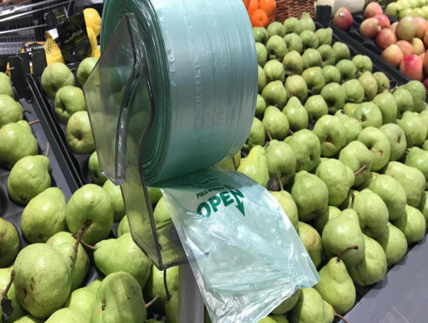Supermarket giants begin moving soft plastic stockpiles