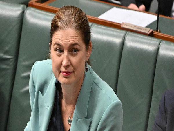  Labor to force Greens' hand on $10b housing bill 