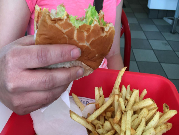  'Cheat day' dieting could be bad for your brain: study 