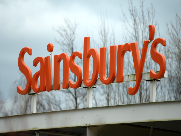  Sainsbury’s cuts cost of bread and butter to reflect falling commodity prices 
