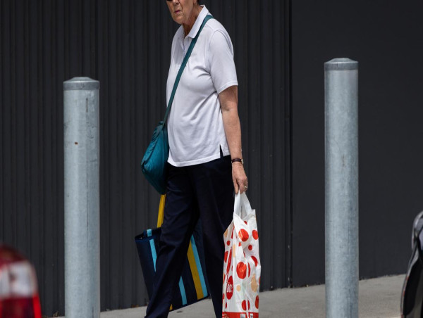  Coles to discard soft-plastic bags by the end of June 