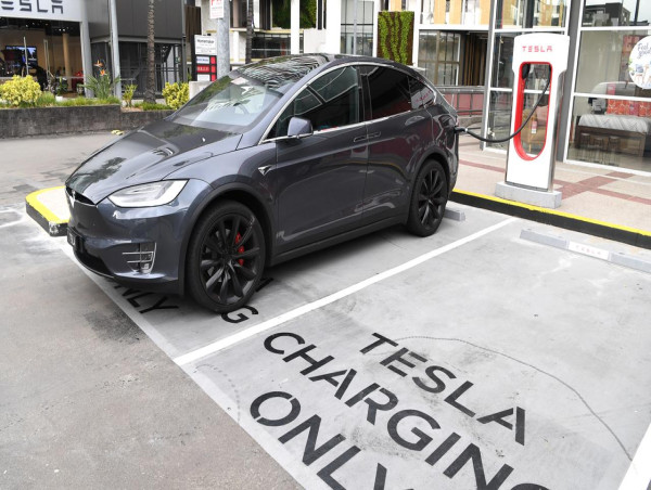  Calls for petrol ban to speed up electric swap 