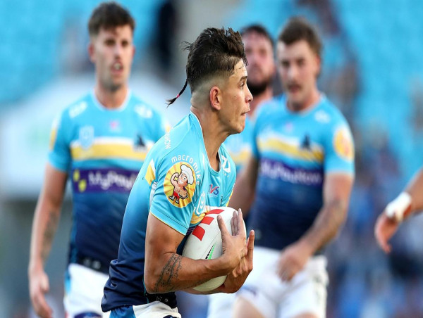 Titans sign 'magnificent seven' until end of 2026