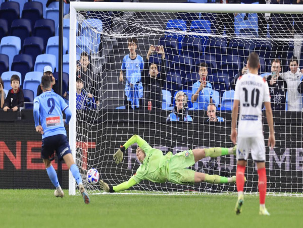 Le Fondre on the spot as Sydney-City ends all square