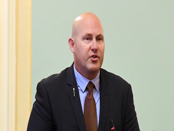 Queensland speaker to take mental health break