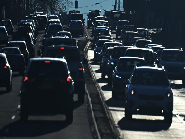  Australia's road toll is rising, missing safety targets 