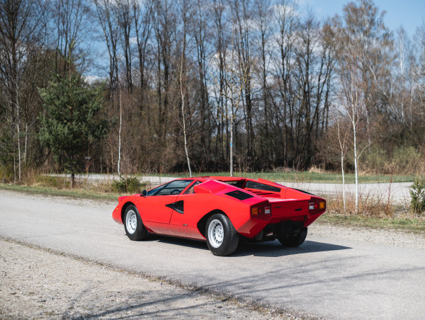  Rod Stewart’s Lamborghini Countach heads to auction 